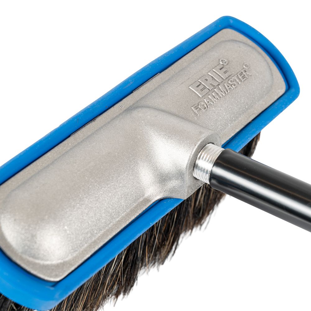 Water-fed hog hair brush for HGV and fleet vehicle cleaning