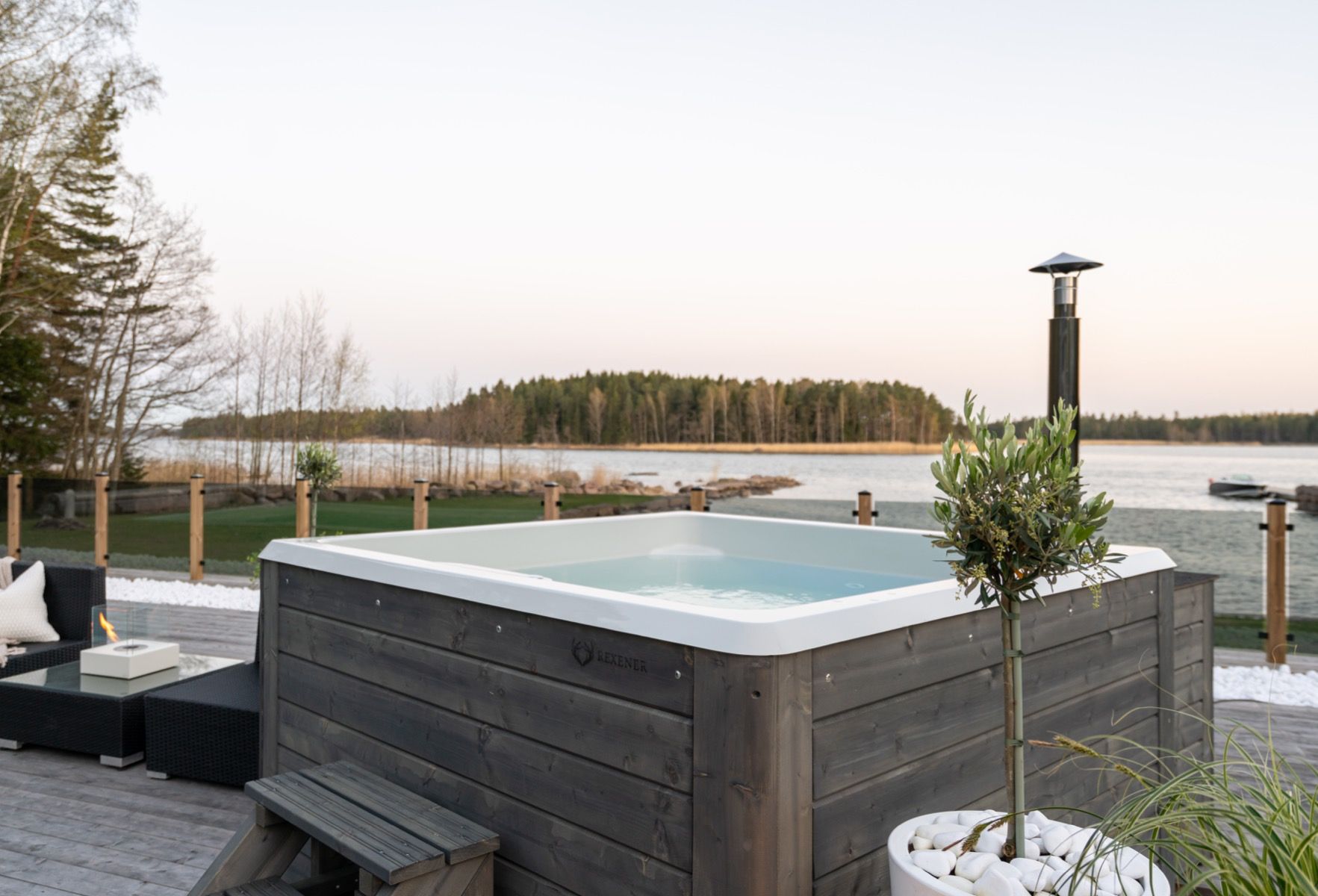 REXENER Aurora Hot Tub 