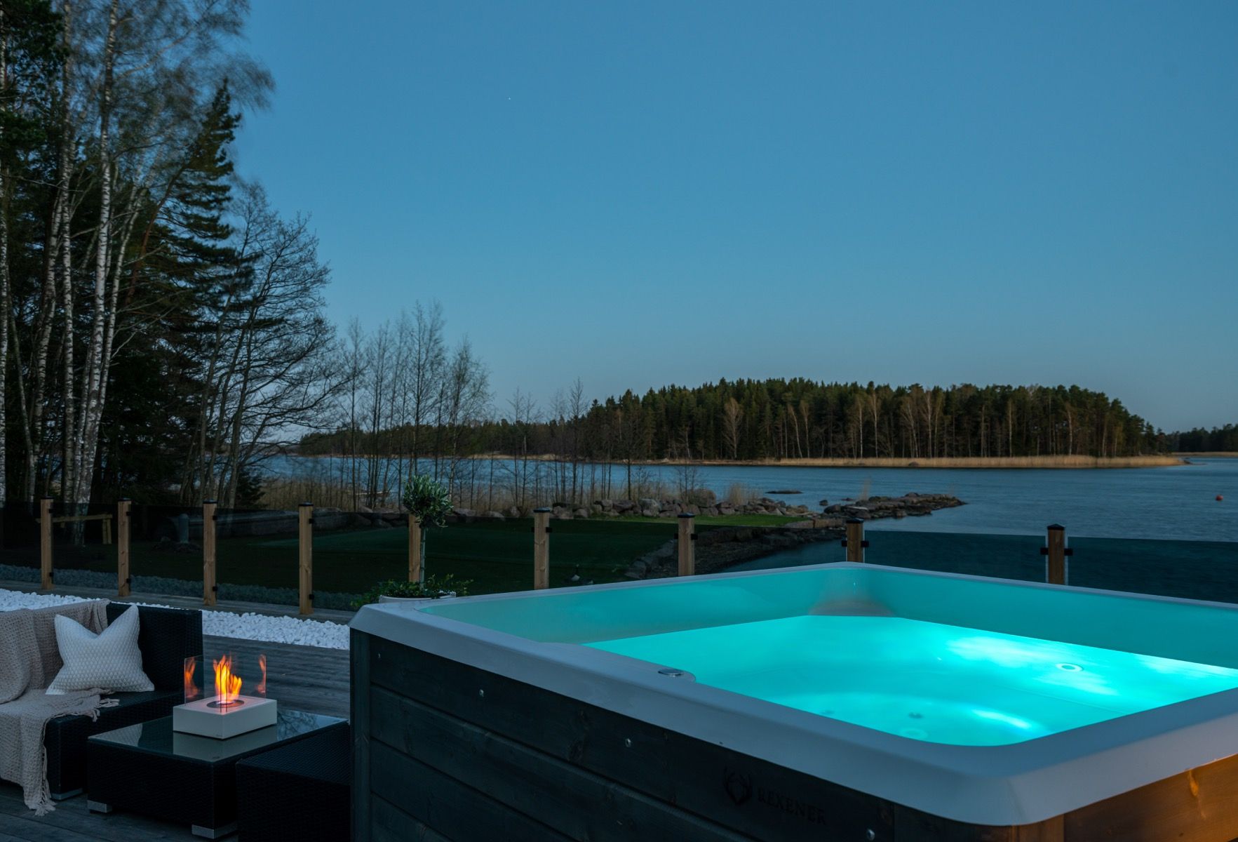REXENER Aurora Hot Tub 