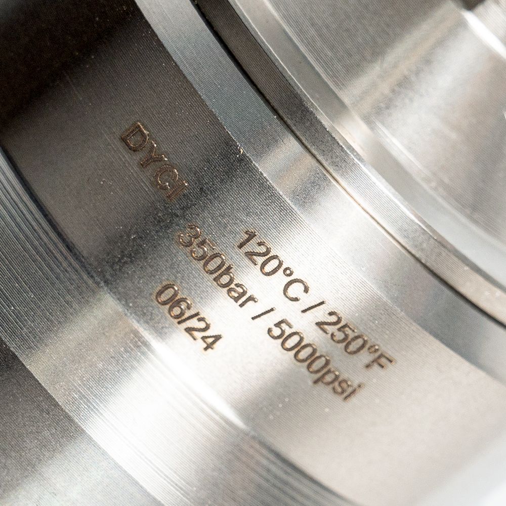 TD750 rotary swivel with 3/8 male inlet and M22 male outlet