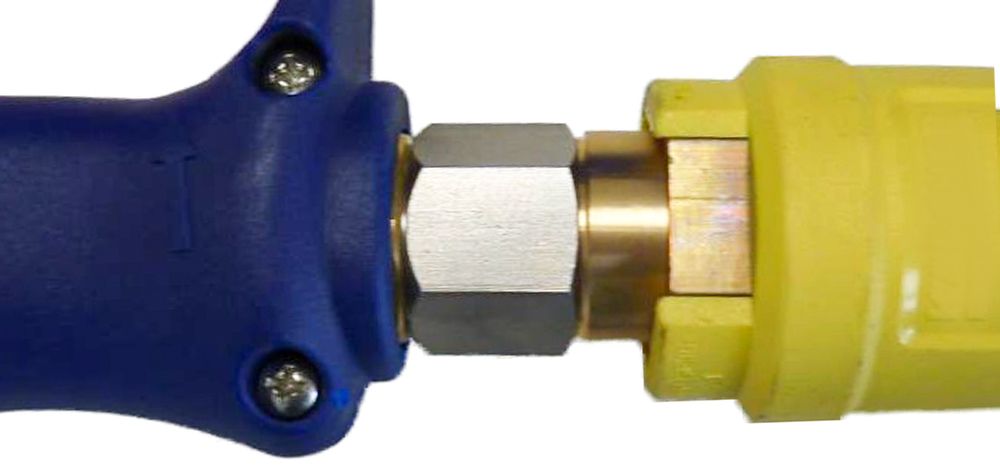 Kärcher hose conversion fitting for industrial pressure washer trigger guns